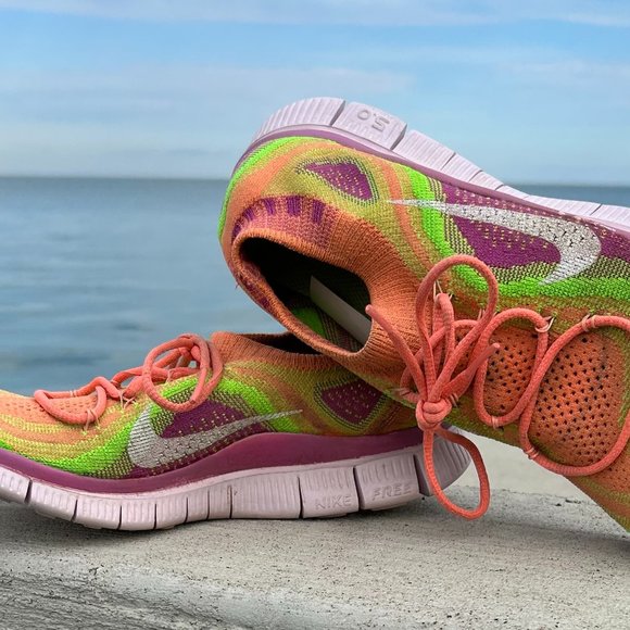 Nike Free 5.0 Flyknit Women's Size 8 Running Shoe Rainbow Atomic Pink - Picture 1 of 9